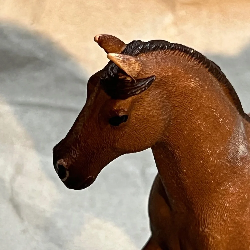 Schleich 2009 Mare‎ Horse Figurine Brown with Red Ribbons 13627